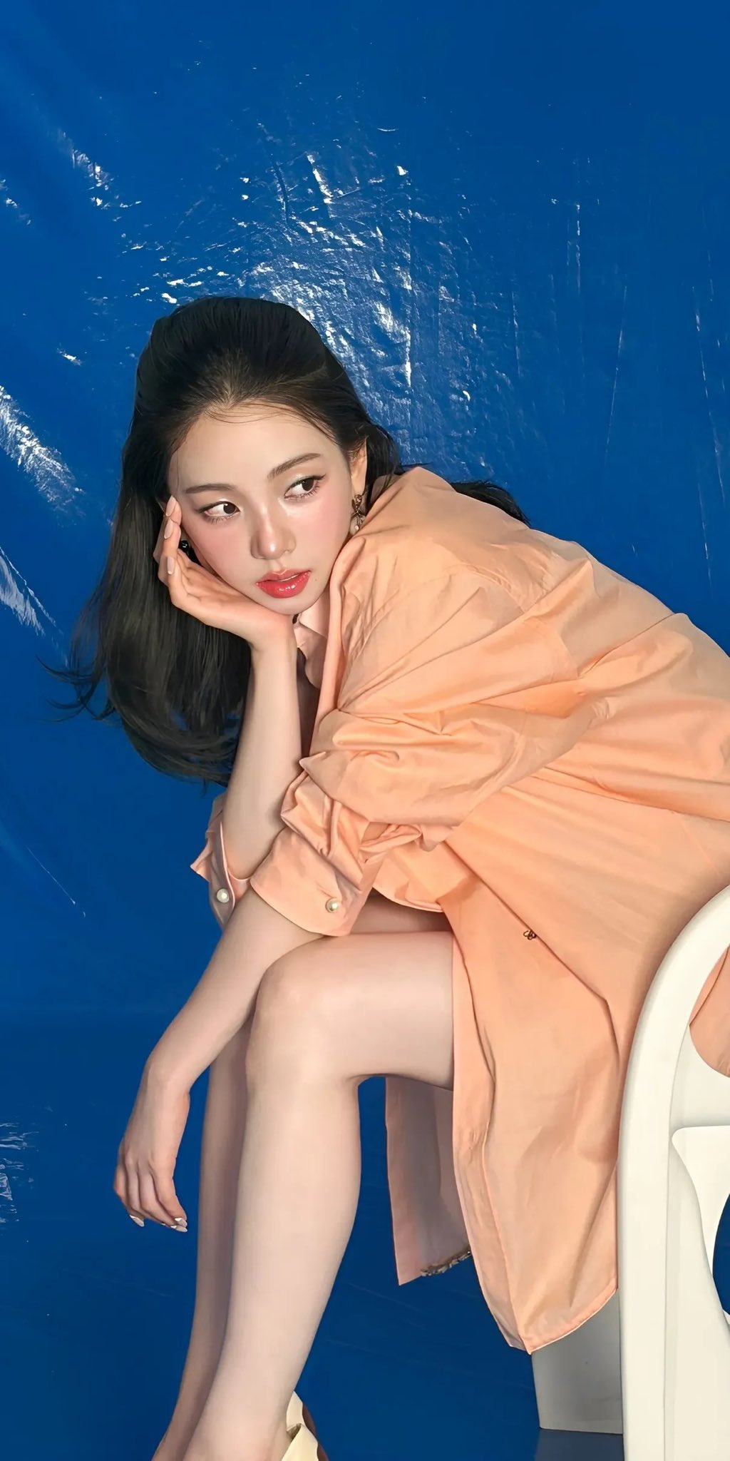 low quality, blurry, overprocessed skin, wax skin, extra fingers, bad a… 1