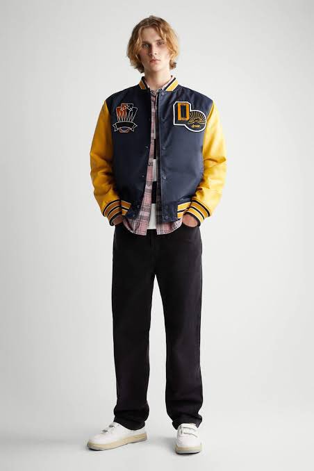Act as a senior commercial fashion art director specializing in luxury … 1