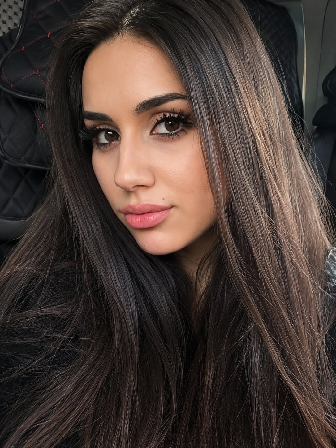 Ultra-realistic close-up beauty selfie of a stunning young woman sittin… 1