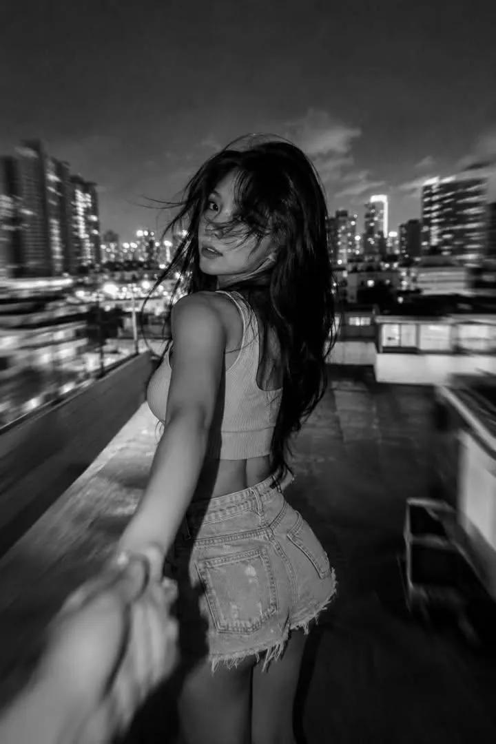 Create timeless black-and-white cinematic portraits with dramatic light… 1