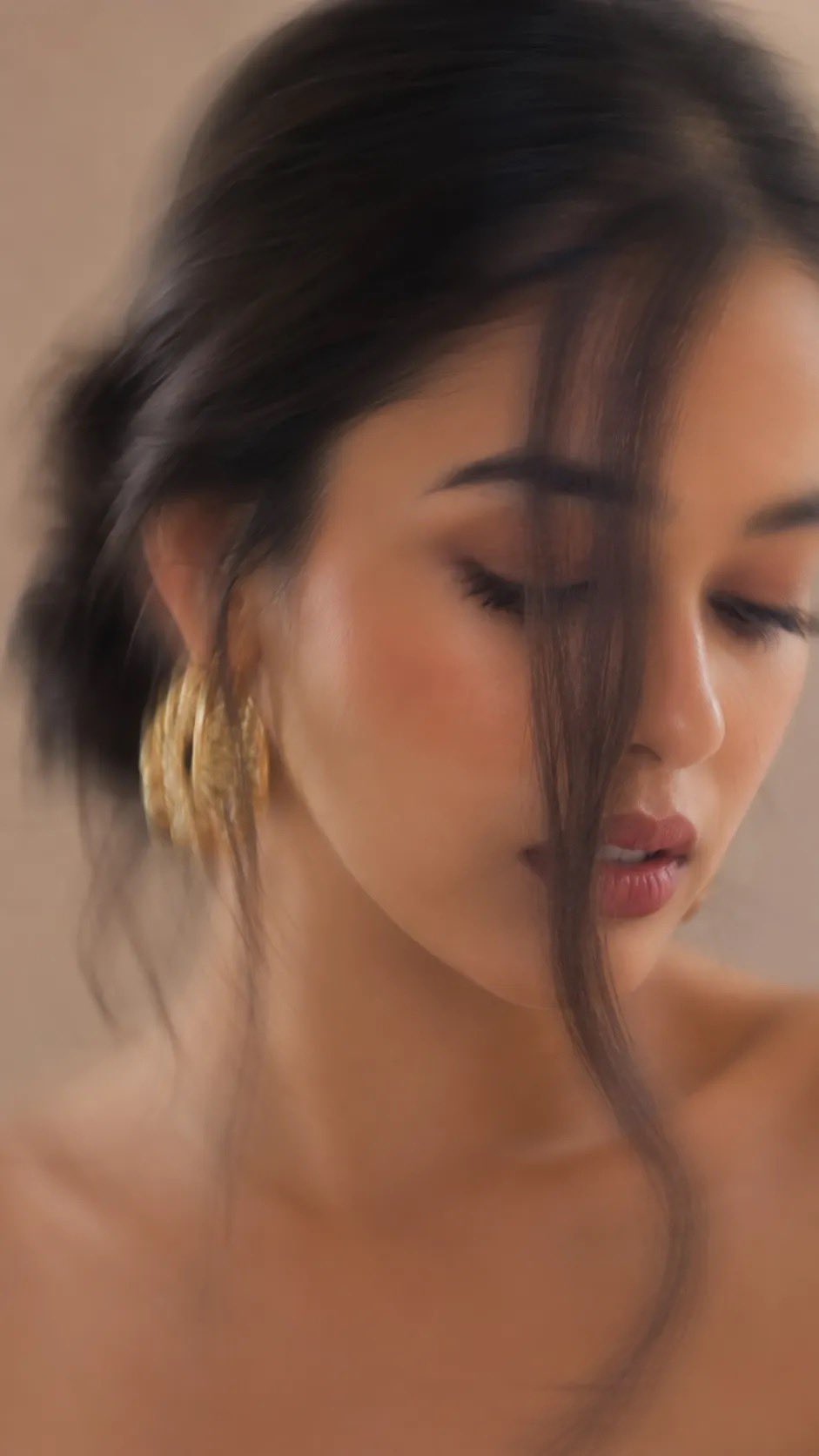 Ultra-realistic beauty portrait of a young woman, soft editorial fashio… 1