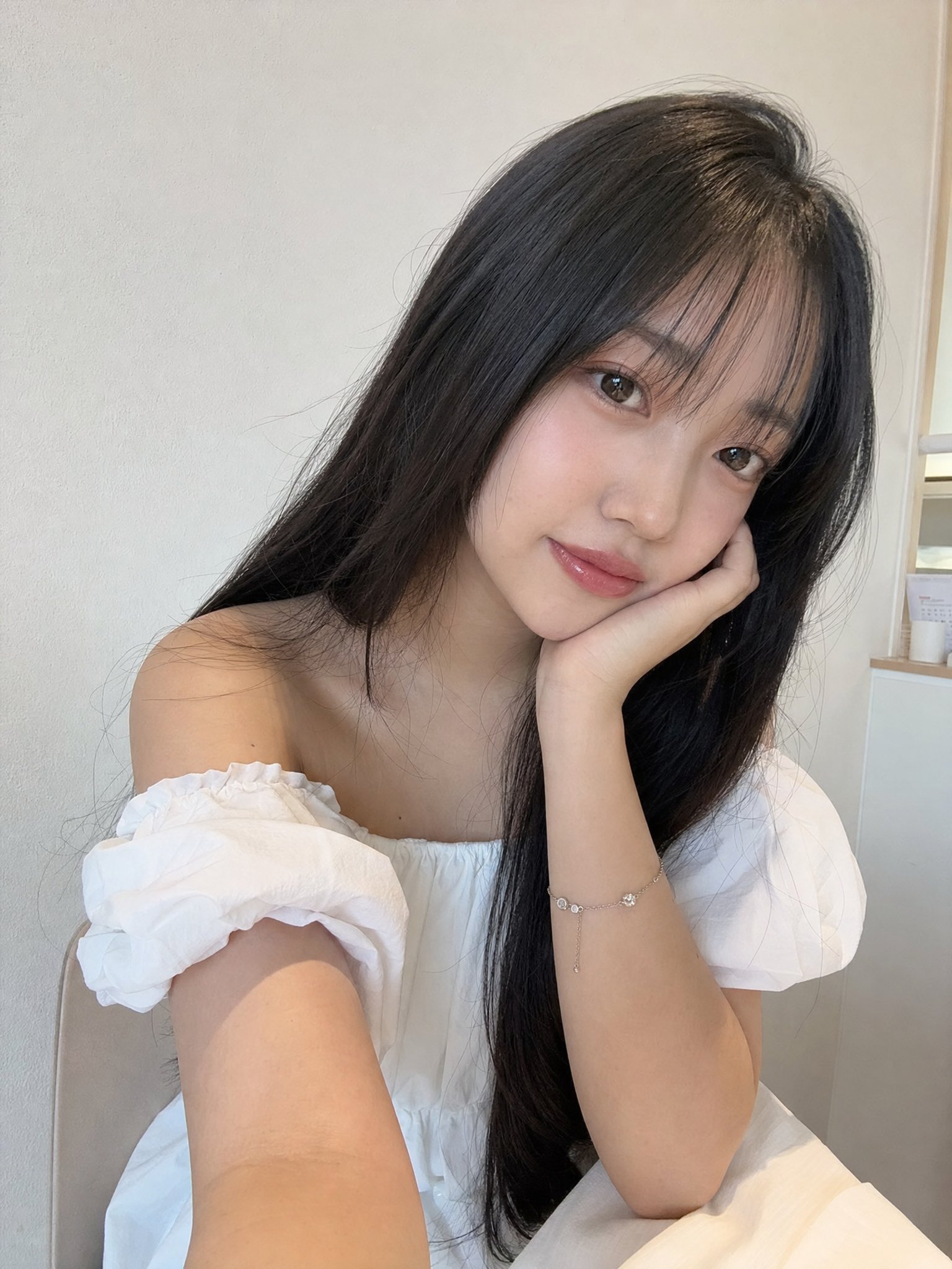 Beautiful young Japanese girl with long silky black hair, soft face-fra…