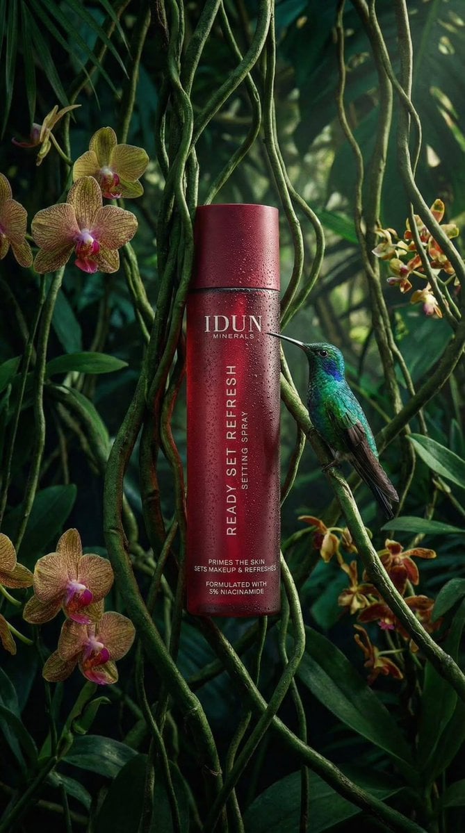{ "subject": { "primary": "Cosmetic spray bottle", "secondary": "Hummin…