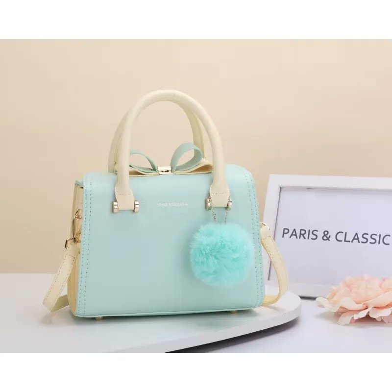 A cinematic luxury handbag commercial featuring an elegant designer lea… 1